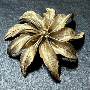 Vintage HAR Gold Plated Large Flower Brooch pin Designer Signed